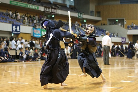 剣道って「メーン」とか自分から攻撃箇所を先に言ってるアホなスポーツだよな？